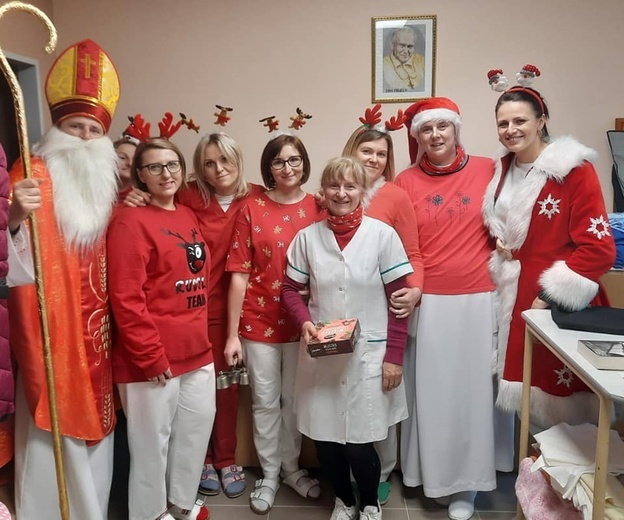 Dzierżoniów. Świąteczny nastrój w ZOL-u sióstr elżbietanek