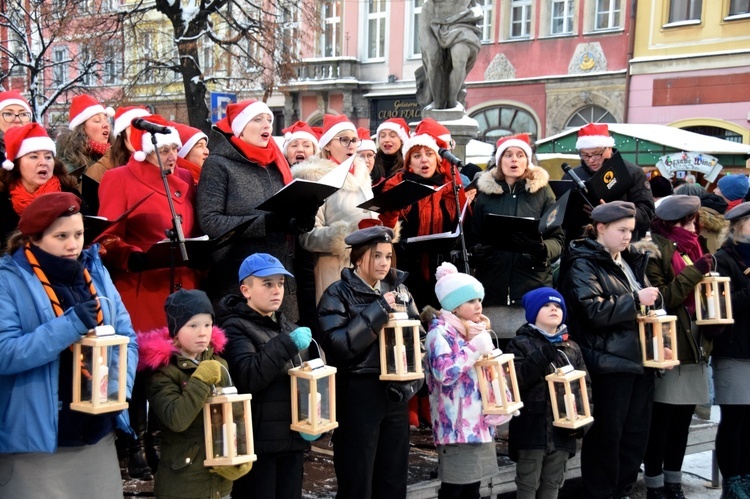 Wigilia wszystkich świdniczan z przekazaniem Betlejemskiego Światła Pokoju