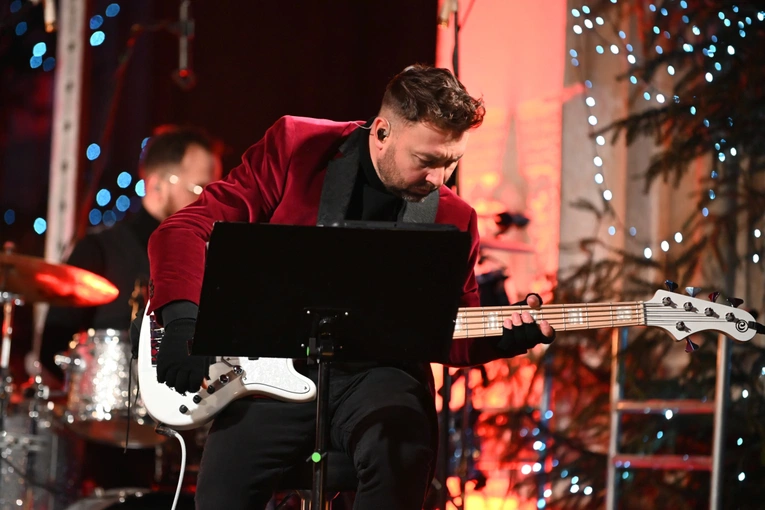 Strzegom zakolędował z zespołem Enej