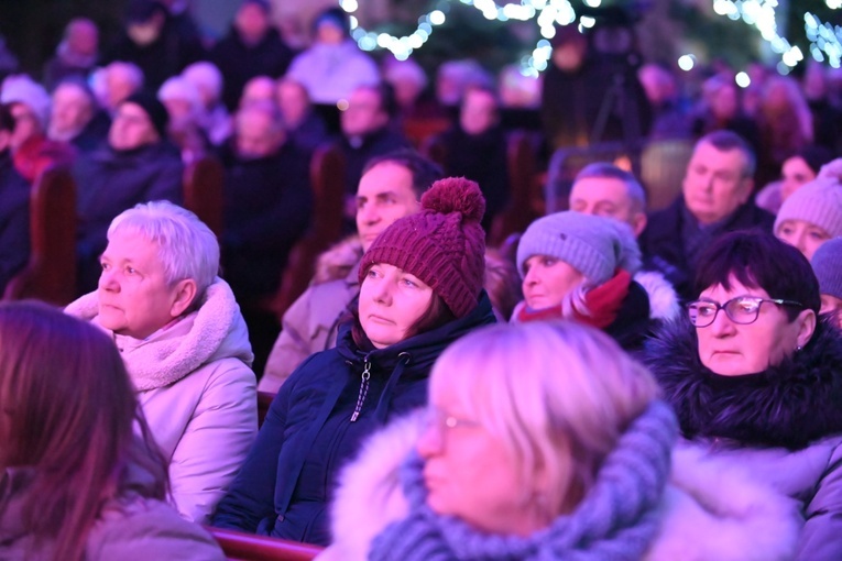 Strzegom zakolędował z zespołem Enej