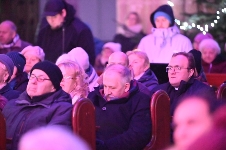 Strzegom zakolędował z zespołem Enej