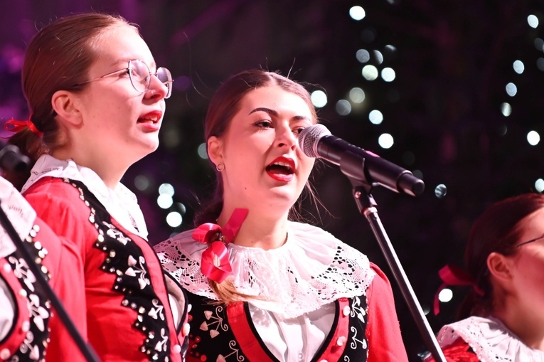 Strzegom zakolędował z zespołem Enej