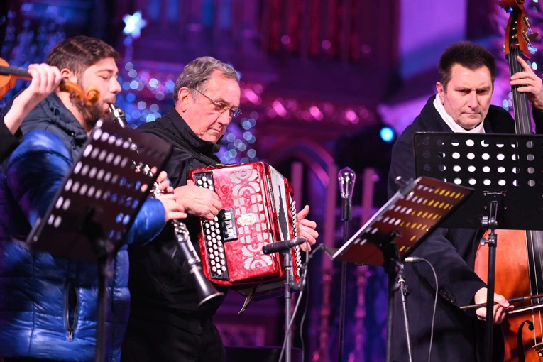 Strzegom zakolędował z zespołem Enej