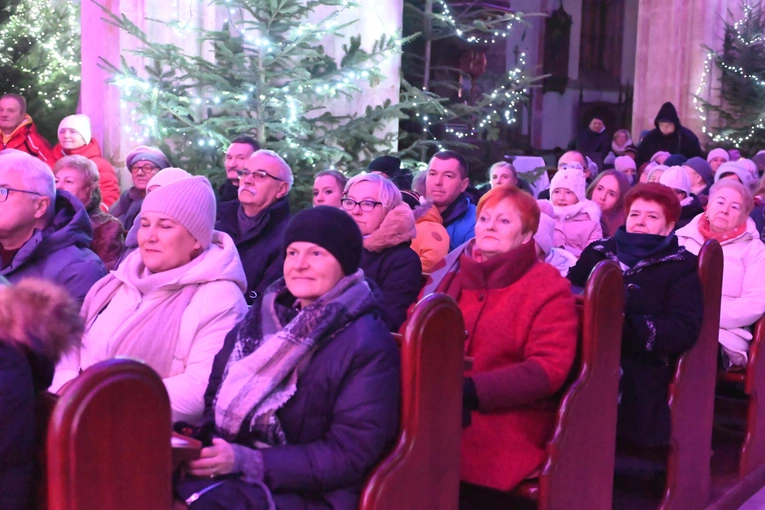 Strzegom zakolędował z zespołem Enej