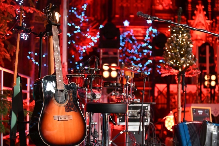 Strzegom zakolędował z zespołem Enej