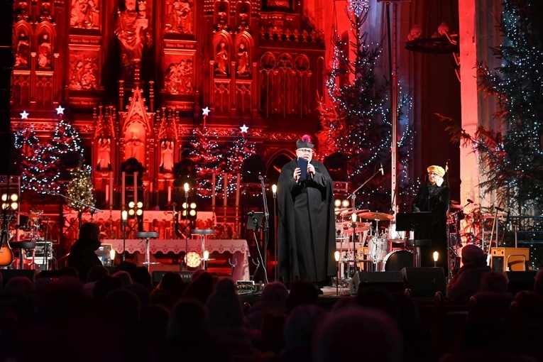 Strzegom zakolędował z zespołem Enej