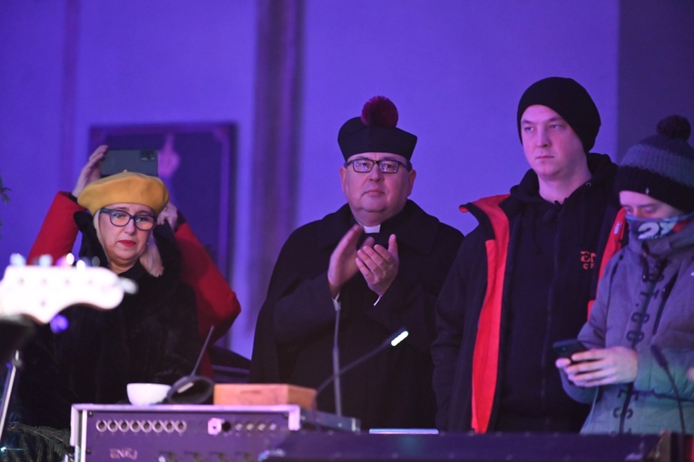 Strzegom zakolędował z zespołem Enej