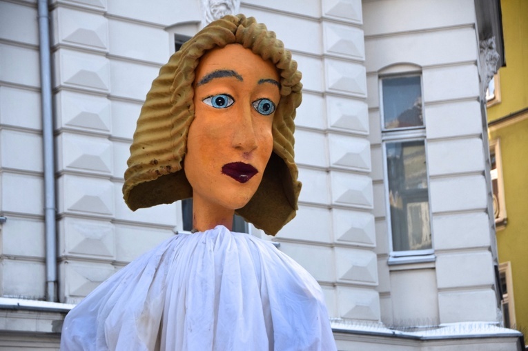 Gigantyczne jasełka w świdnickim Rynku