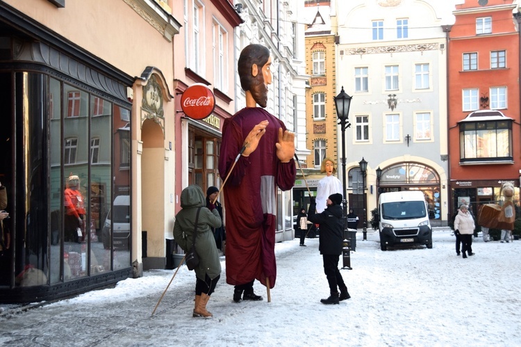 Gigantyczne jasełka w świdnickim Rynku