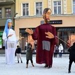 Gigantyczne jasełka w świdnickim Rynku