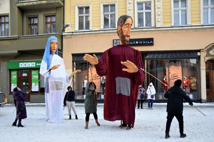 Gigantyczne jasełka w świdnickim Rynku