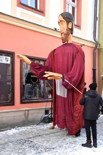 Gigantyczne jasełka w świdnickim Rynku