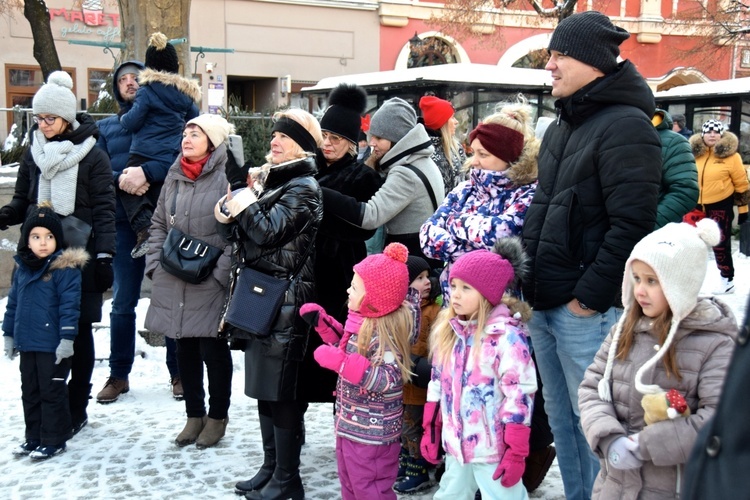 Gigantyczne jasełka w świdnickim Rynku