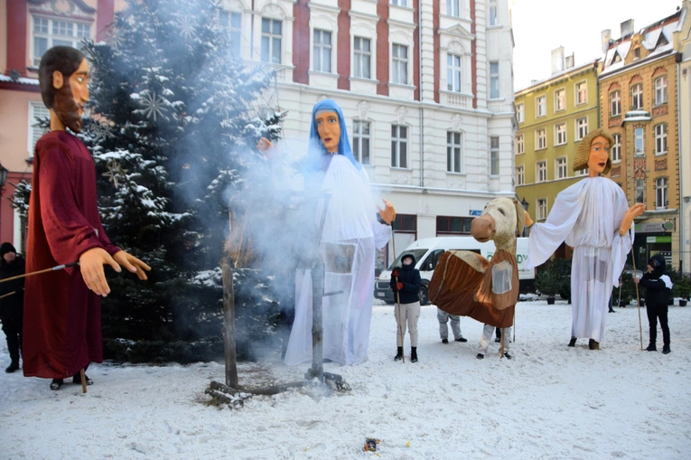 Gigantyczne jasełka w świdnickim Rynku