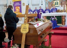 ▲	Cenioną pielęgniarkę pożegnano w darłowskim kościele św. Gertrudy. 