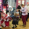 Młodzi z KTK pomogli św. Mikołajowi obdarować najmłodszych.