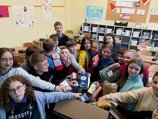 ▲	Dary żywnościowe trafią do potrzebujących.