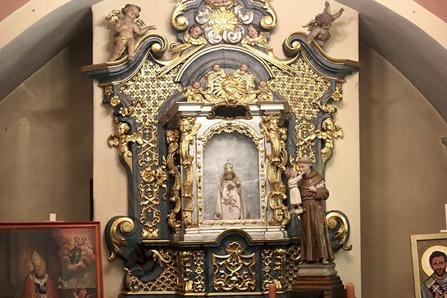 ◄	Kowarskie Dzieciątko Jezus to najstarsza tego typu figura na Śląsku.