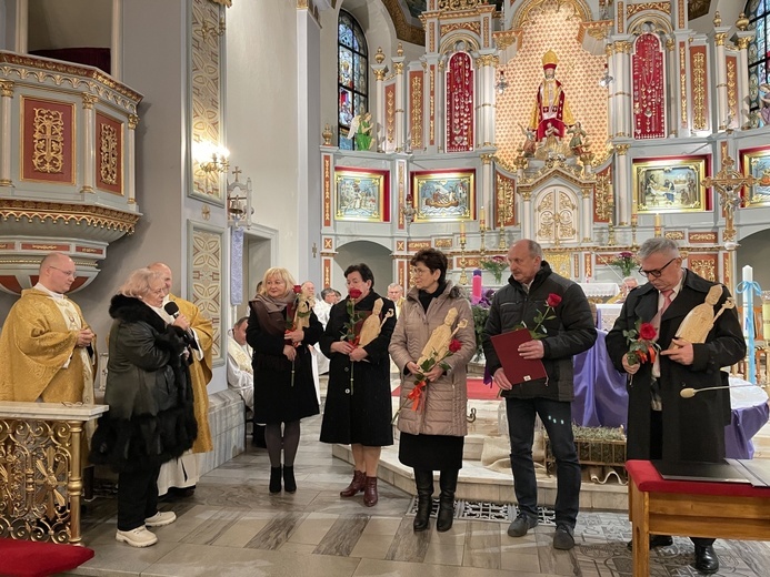 Laureaci tegorocznej Nagrody św. Mikołaja w pierścieckim sanktuarium.