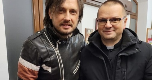 W tym roku na zaproszenie ks. Romana Murawskiego odpowiedział jeden z najlepszych wokalistów na polskiej scenie muzycznej.