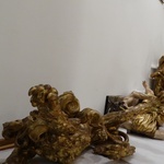 Przygotowania do wystawy rzeźb Jana Jerzego Pinsla na Wawelu