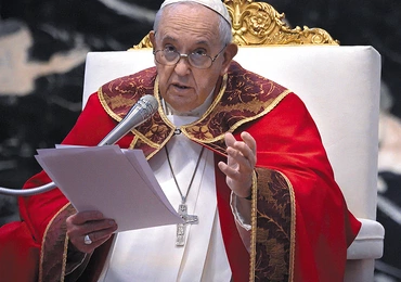 Wojna na Ukrainie wraz ze wszystkimi innymi konfliktami na całym świecie stanowi klęskę całej ludzkości – uważa papież Franciszek.