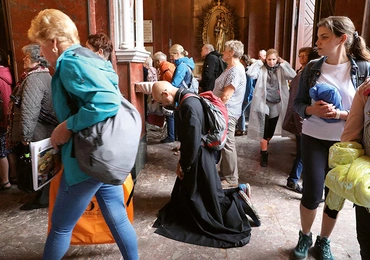 21.08.2022 r. Piekary Śląskie. Pielgrzymka kobiet i dziewcząt do MB Piekarskiej.