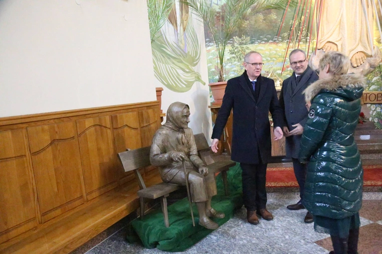 Ławeczka Marianny Popiełuszko