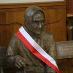 Ławeczka Marianny Popiełuszko