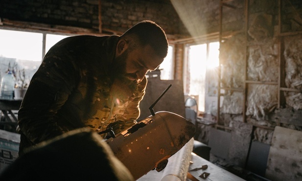 Naprawa wojskowego drona 