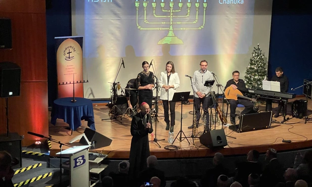 Abp Galbas podczas obchodów Chanuki: Kto rozświetli jedno życie, rozświetli cały świat