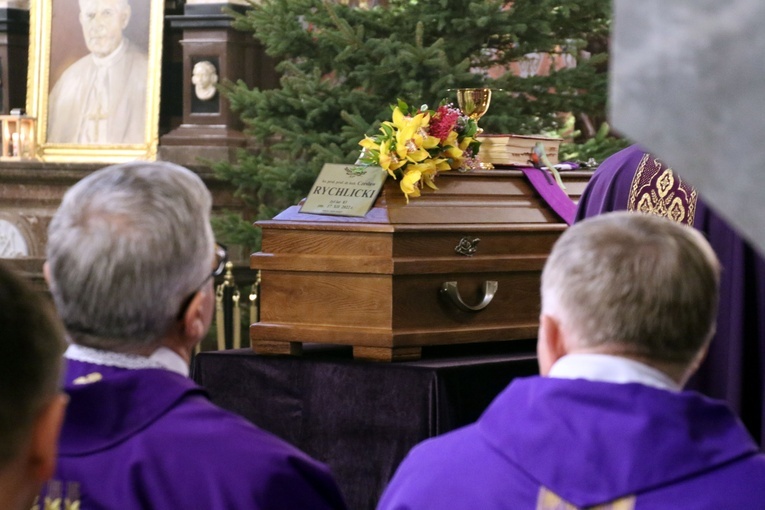 Płock. Pogrzeb śp. ks. prof. Czesława Rychlickiego