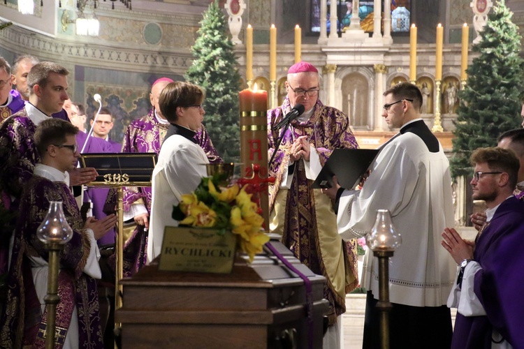 Płock. Pogrzeb śp. ks. prof. Czesława Rychlickiego