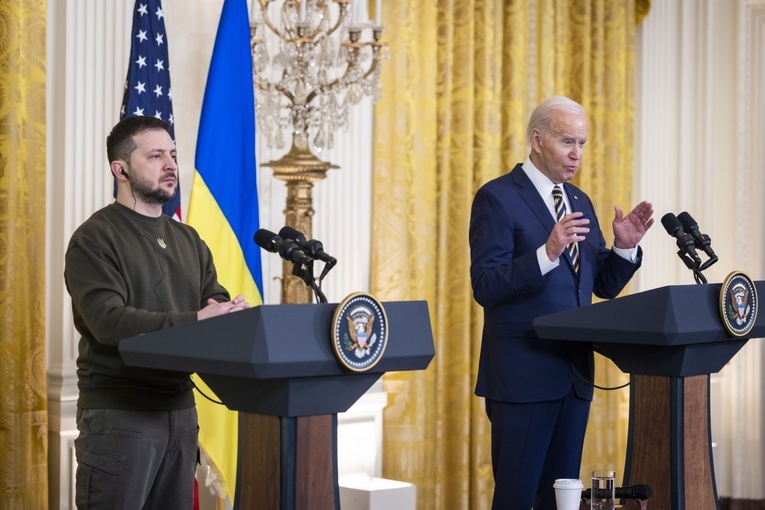 Prezydent Biden: Ukraina może odnieść sukces na polu bitwy i odniesie też sukces przy stole negocjacyjnym