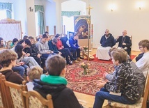 Na skrutację zaproszony został bp Marek Mendyk. Przewodniczył iturgii godzin, posługiwał w sakramencie pokuty i pojednania, wysłuchał też doświadczeń młodzieży dzielącej się słowem Bożym.