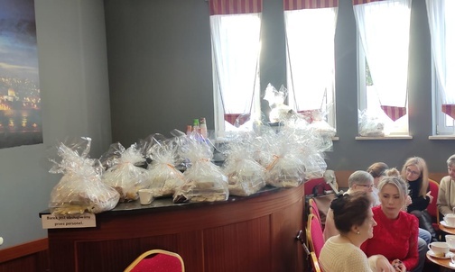 Archidiecezja katowicka. Wigilijne posiłki dla podopiecznych projektu Caritas "Pomocna Dłoń"
