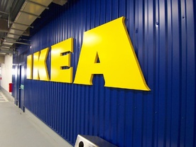 IKEA bezprawnie zwolniła pracownika. Cytował fragmenty Biblii  i wyraził negatywną opinię o postulatach ruchu LGBT