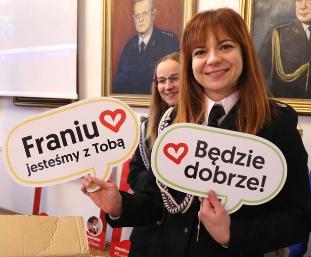 Prezentacja dobroczynnego kalendarza strażackiego na 2023 r.