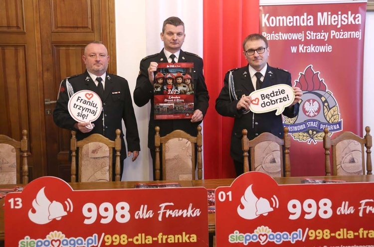 Prezentacja dobroczynnego kalendarza strażackiego na 2023 r.