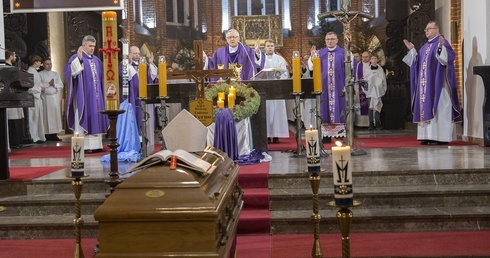Kołobrzeg pożegnał bp. Werno