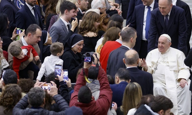 Papież do Kurii: niech wdzięczność, nawrócenie i pokój będą darem tych Świąt