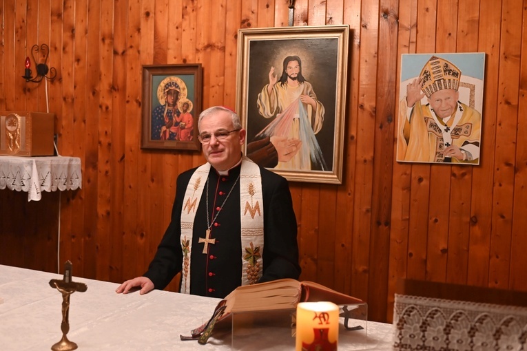 Spotkanie opłatkowe i poświęcenie kaplicy w Schronisku Brata Alberta