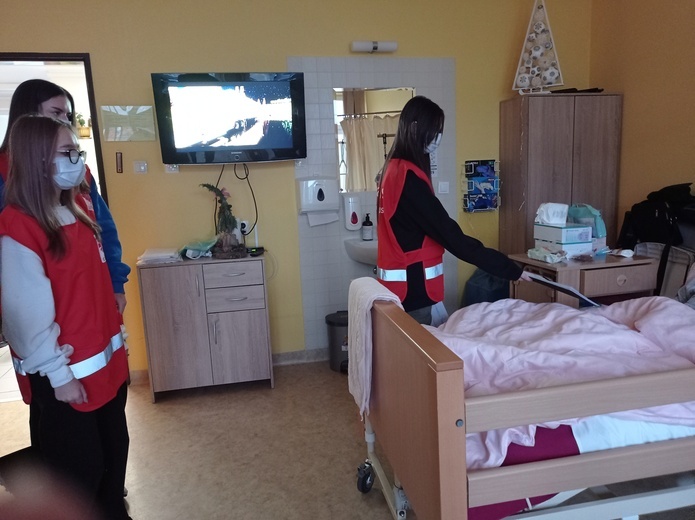 Wolontariusze SKC w hospicjum 