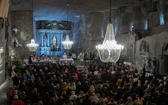 Wieliccy górnicy z kopalni soli jako pierwsi powitali Nowonarodzonego