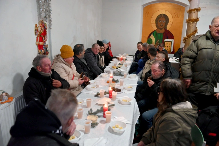 Wałbrzych. Ponad 100 osób na wigilii Caritas
