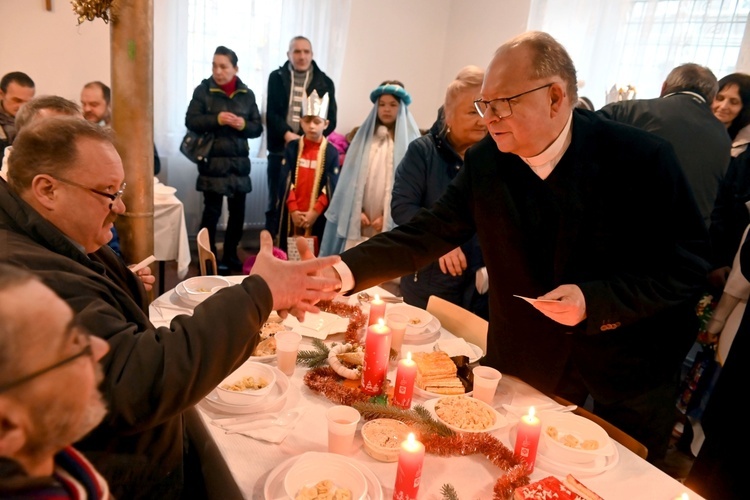 Wałbrzych. Ponad 100 osób na wigilii Caritas