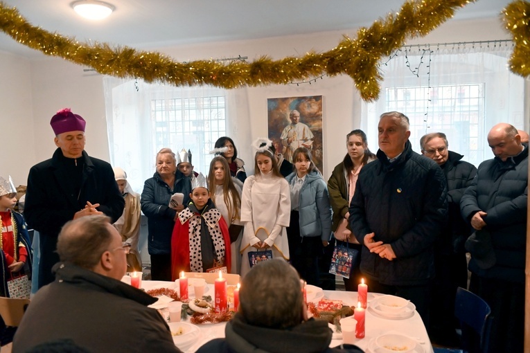 Wałbrzych. Ponad 100 osób na wigilii Caritas