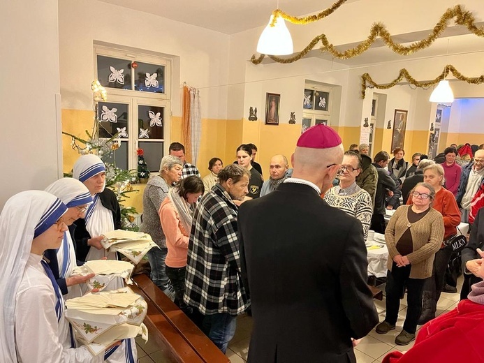 Abp Galbas do bezdomnych i ubogich: On przyszedł na świat specjalnie dla ciebie!