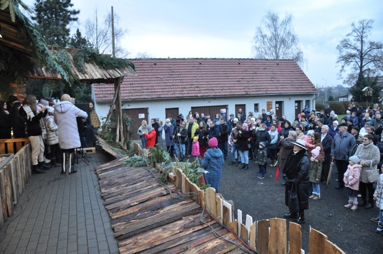 Kolędowanie w szczepanowickim Betlejem