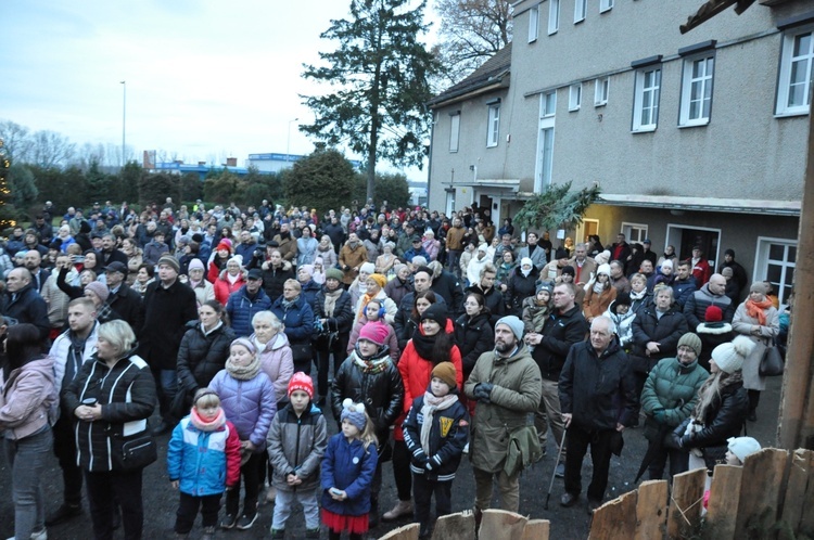 Kolędowanie w szczepanowickim Betlejem